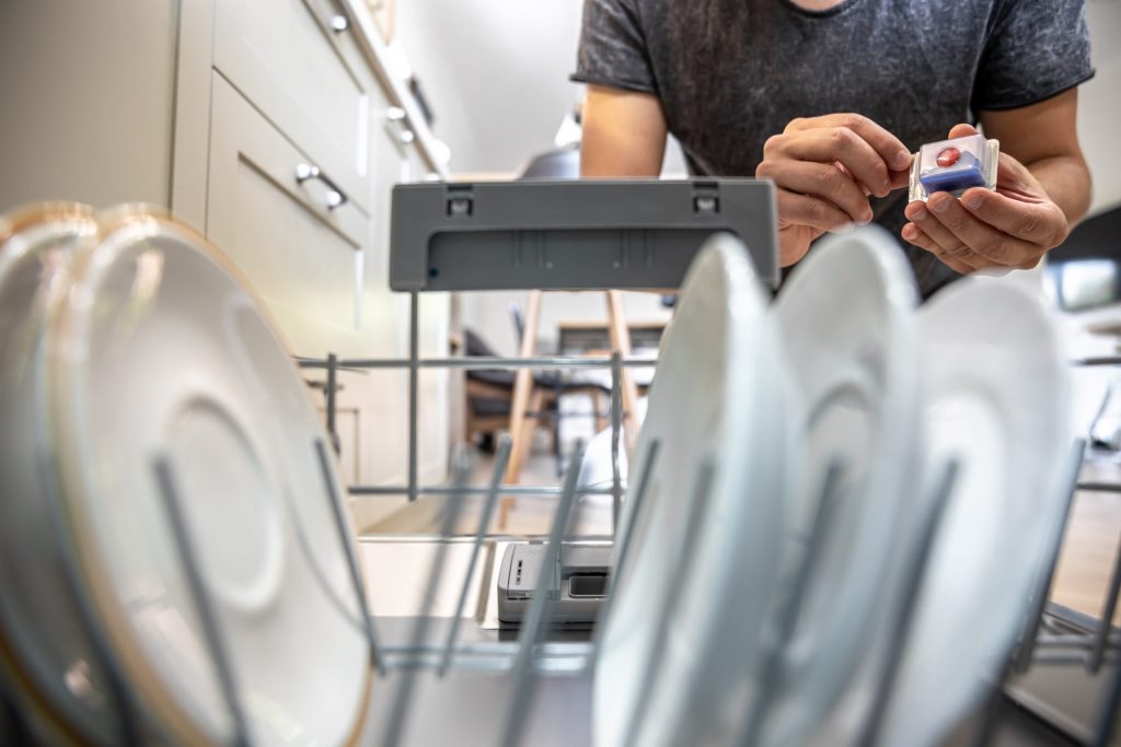 organización de vajilla en el lavavajillas