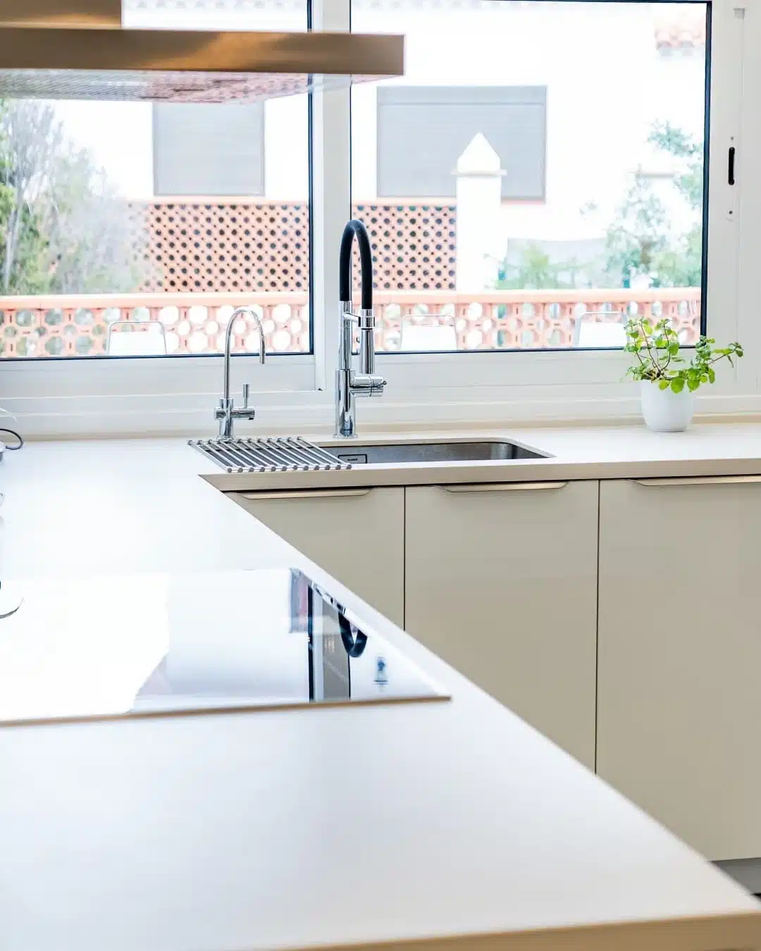 Tipos de encimeras de cocina: materiales, ventajas y cuál elegir